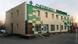 Почти все готово, осталось установить угловые кассеты, соединяющие боковые и лицевую части вентфасада